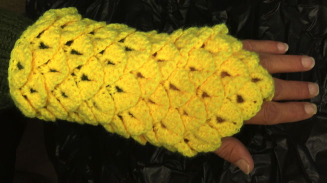 A bright wristlet ideal for walking or riding during the dark winter nights (and days).